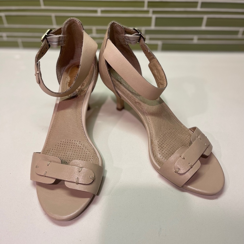 Corso Como Beige Leather Sandals sz 7